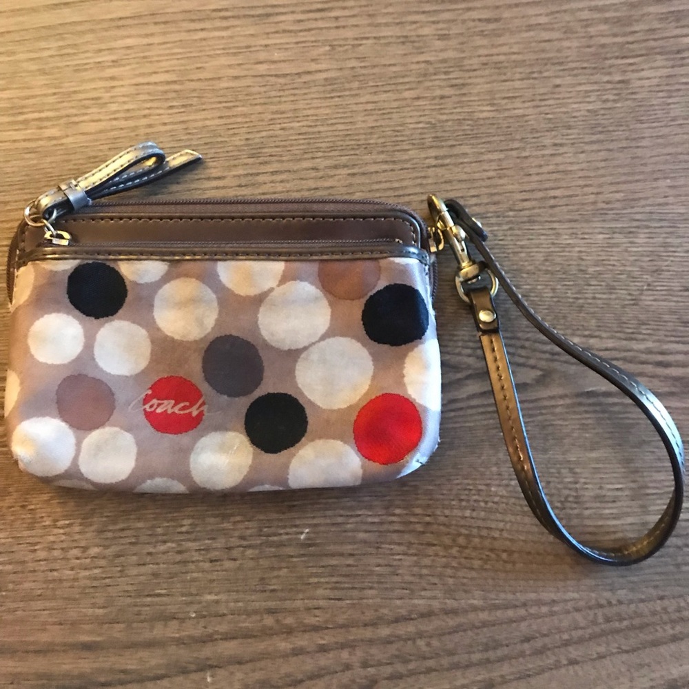 🌼Sold on Ⓜ️🌼 Coach wristlet